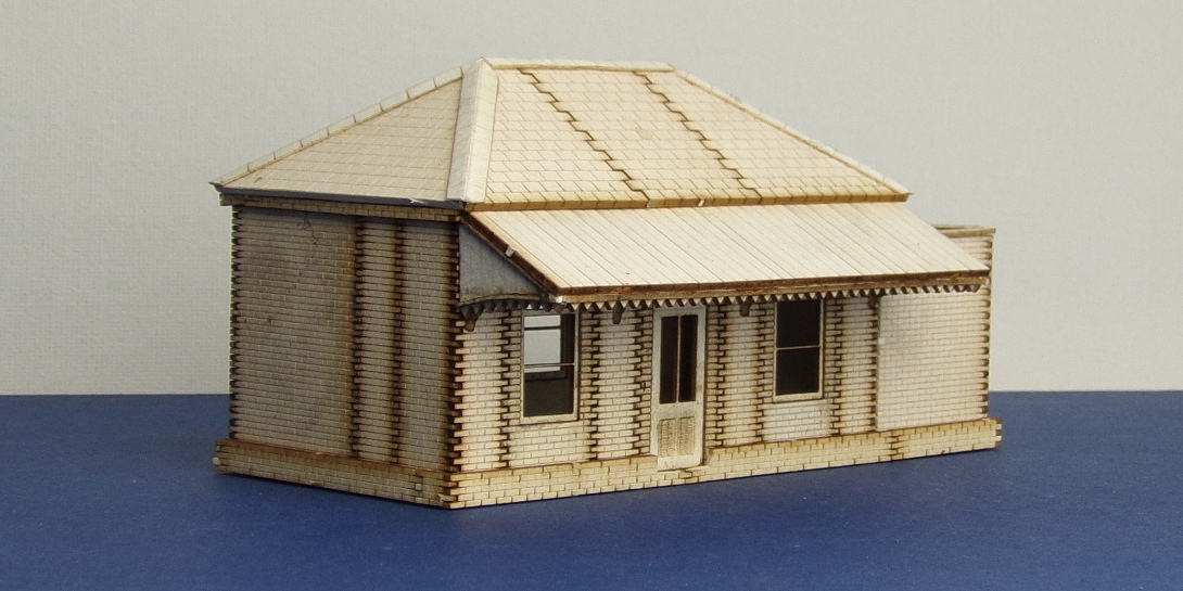 B 00-21 OO gauge GWR station shelter GWR station shelter based on Wilmcote station shelter. This bundle shows how our LCC system can be used to reproduce accurate buildings with addition of only couple custom parts!